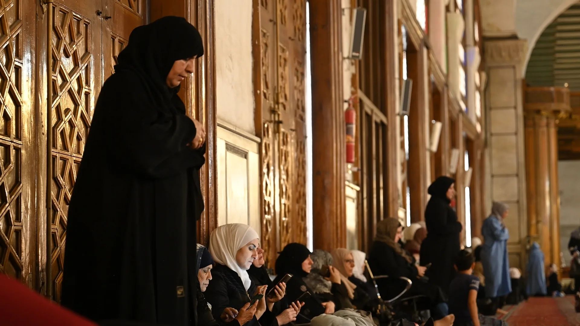 Still from Dünya Değişmeden — Suriye